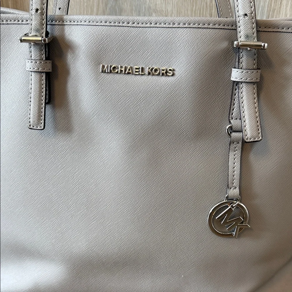 Michael Kors Saffiano Leather Jet Set Light Gray Bag Padded Laptop Closure